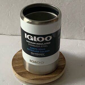 Igloo Can Cooler Vacuum Insulated 12 oz White Slim Coolmate New